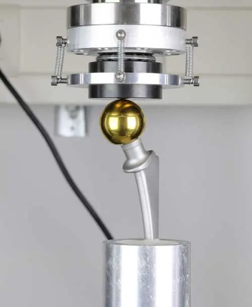 ISO 7206-4 und -6 Dauerschwingprüfung