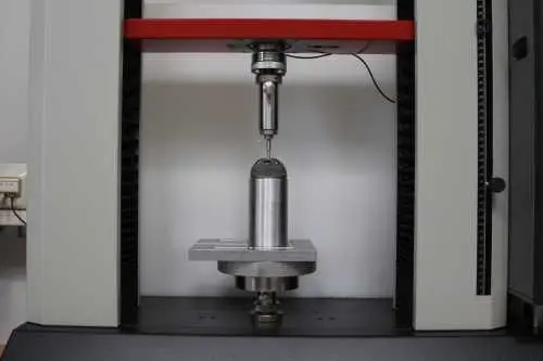 ASTM F1820 Insert-Ausdrückprüfung*