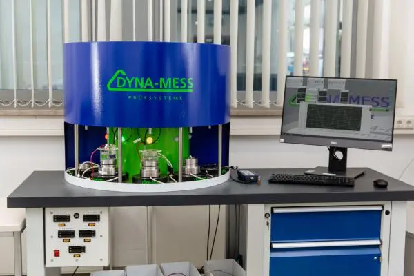 Dynamess-pruefmaschine-dental Dynamess Prüfmaschinen für Dentalimplantate