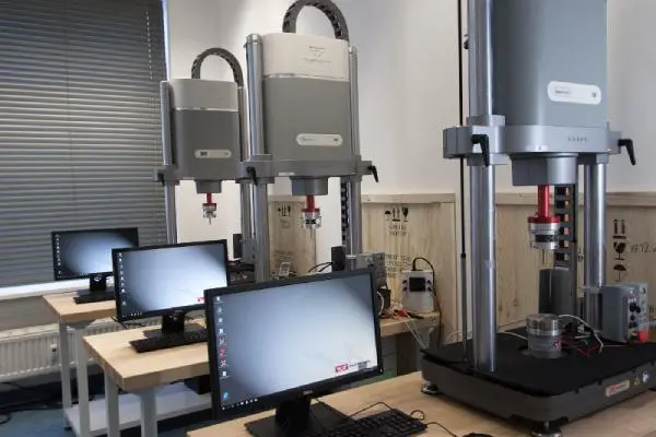 Instrons-mechanische-pruefung Instrons mechanische Prüfung