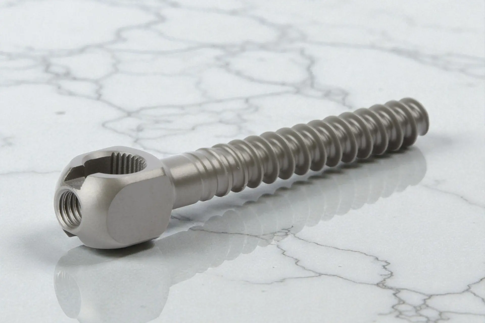 Mechanische Prüfung von Wirbelsäulenimplantaten