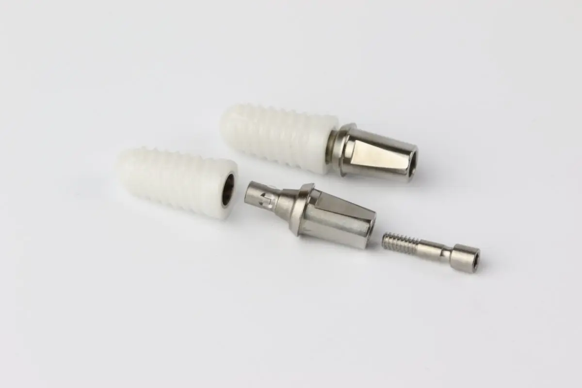 Mechanische Prüfung von Dentalimplantaten