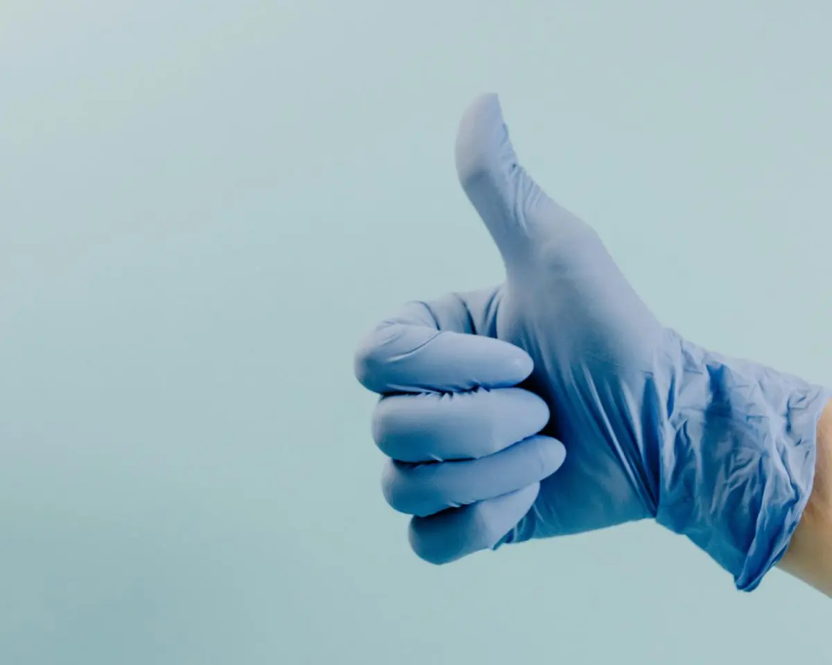 Mechanische Prüfung von Gummihandschuhen